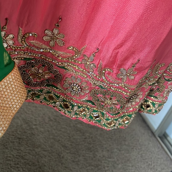 Beautiful brand new silk Indian suit Salwaar peach and green color combination - Picture 9 of 9